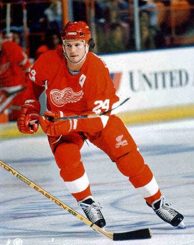 D Tour 313 - On October 8, 1986, Detroit Red Wings coach, Jacque Demers  presented a young 21 yr old from British Columbia, Canada, Steve Yzerman as  the team's new captain, the