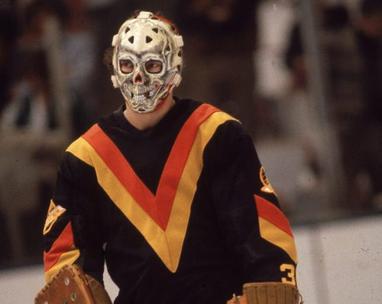 Goalie Masks in 2 Colors – Wolverine Sports