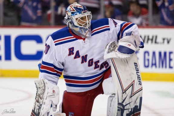 Lundqvist dives for incredible stick save 