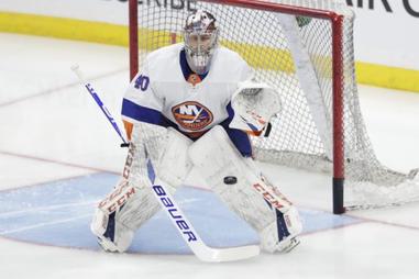Semyon Varlamov, Islanders blank Blackhawks
