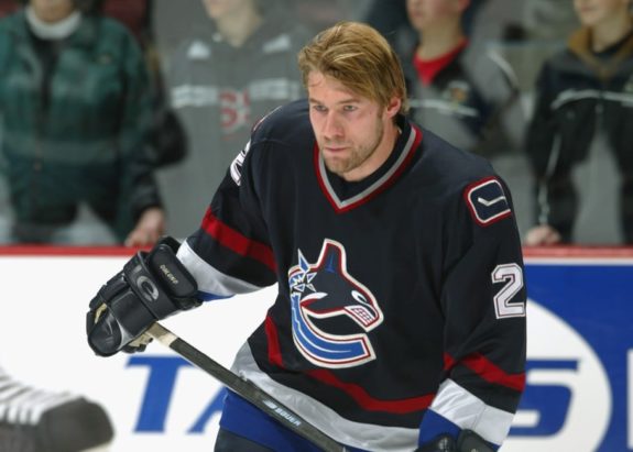 Canucks: Luongo's larceny gets goalie in Hockey Hall of Fame class