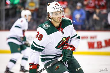 SIGNED ✍️ The @minnesotawild have signed Ryan Hartman (@r_hartman24) to a  three-year deal!