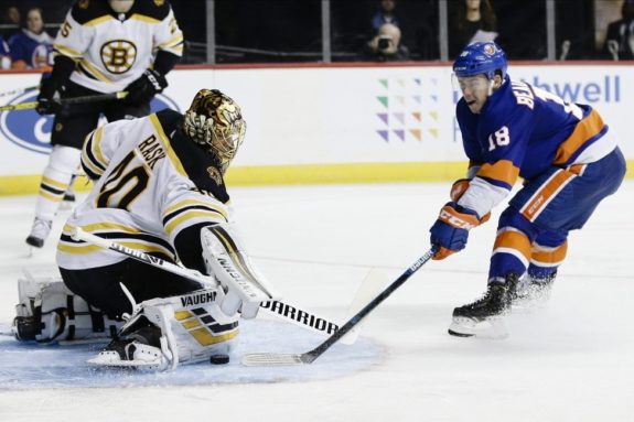 Johnny Boychuk Suffers Scary Eye Injury From Ice Skate - Sports Illustrated