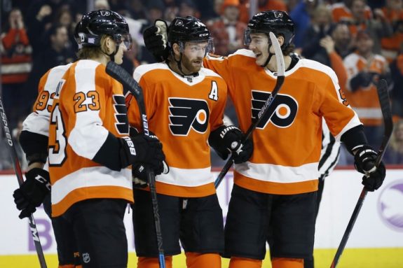 Philadelphia Flyers: Wayne Simmonds deserves recognition from fans