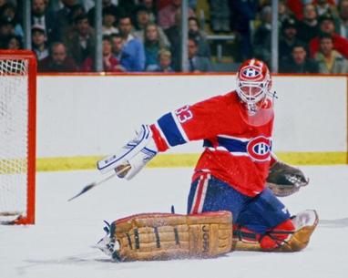 Montreal Canadiens rookie Ken Dryden tracking the puck 1971