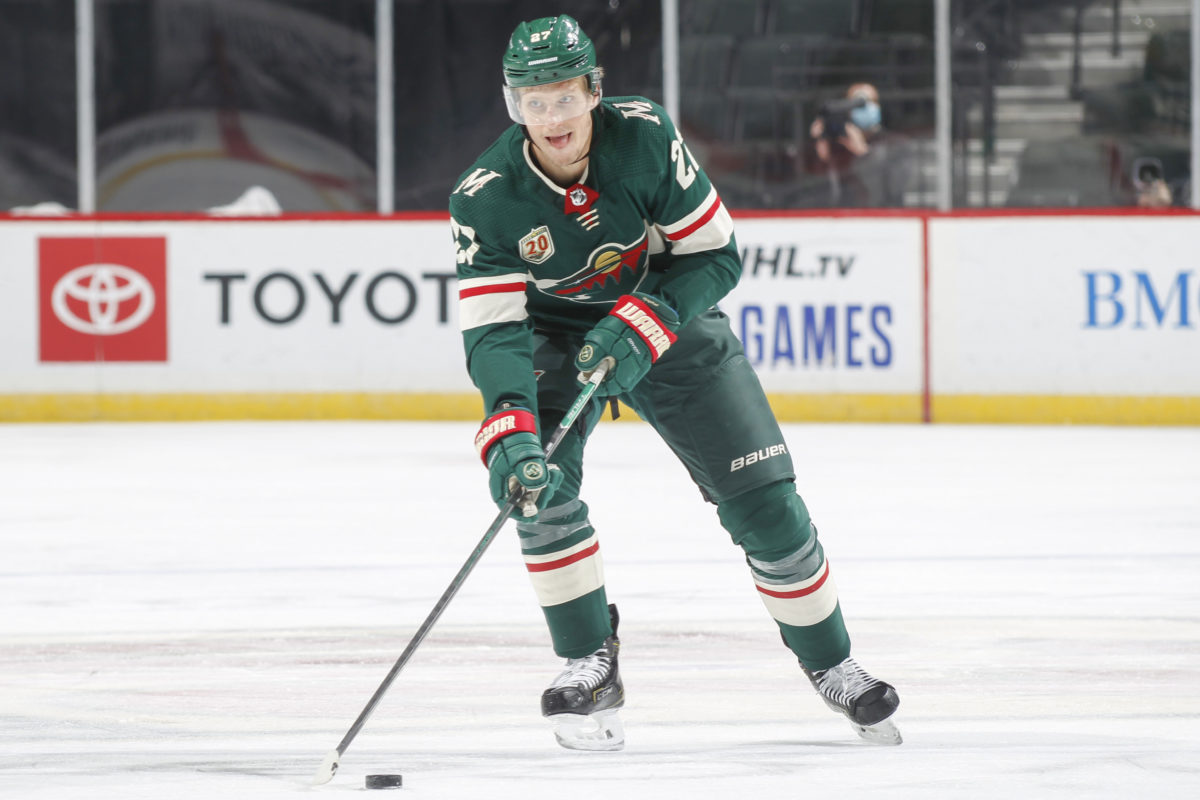 Nick Bjugstad signs 1-year, $900K deal to remain with Wild next season