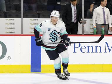 Kraken's Shane Wright given home away from home by teammate Ryan Donato