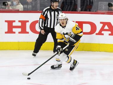 Penguins' stars steal the spotlight as the team rolls in Rickard Rakell's  debut