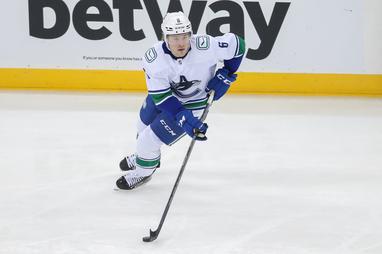 Flying Skate comeback? Canucks suspiciously wearing it again tonight