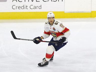 In dramatic fashion, Joe Pavelski nets 5th NHL playoff hat trick
