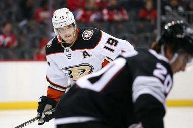 Carlsson gets debut goal for Ducks in loss to Stars