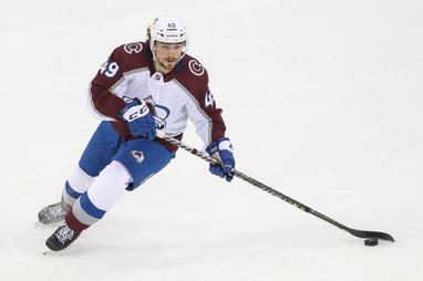 Avalanche ink former Stanley Cup champion after draft-day trade