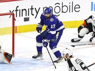 Lightning sign Conor Sheary, lose free agent Killorn
