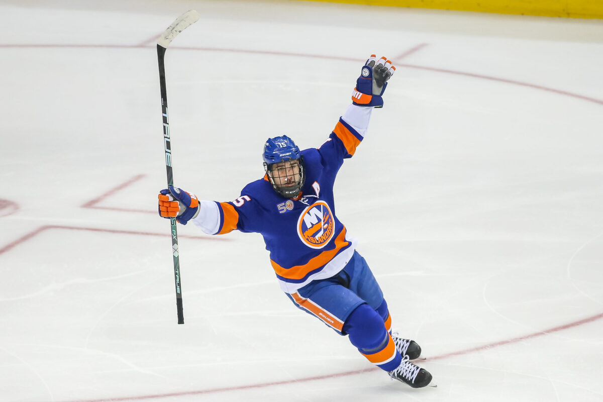 New York Islanders - Our two favorite teammates! 🐾 Radar got a