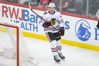 Chicago Blackhawks, F Lukas Reichel agree to three-year contract 