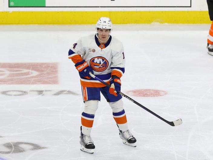 Get First Looks at Bo Horvat in his Islanders Jersey